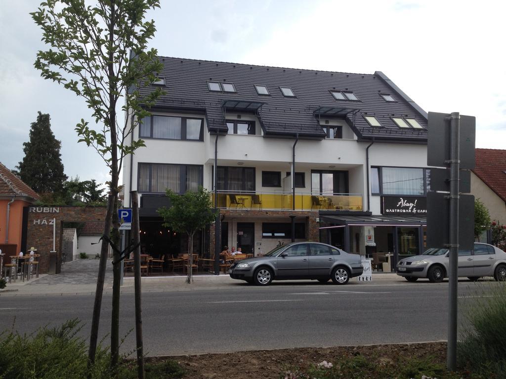 Rubin Apartman Sárvár Exterior foto